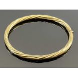 9CT GOLD HOLLOW CORE ROPE TWIST BANGLE - stamped '375' to the clip, 7cms approx diameter, 9.6grms