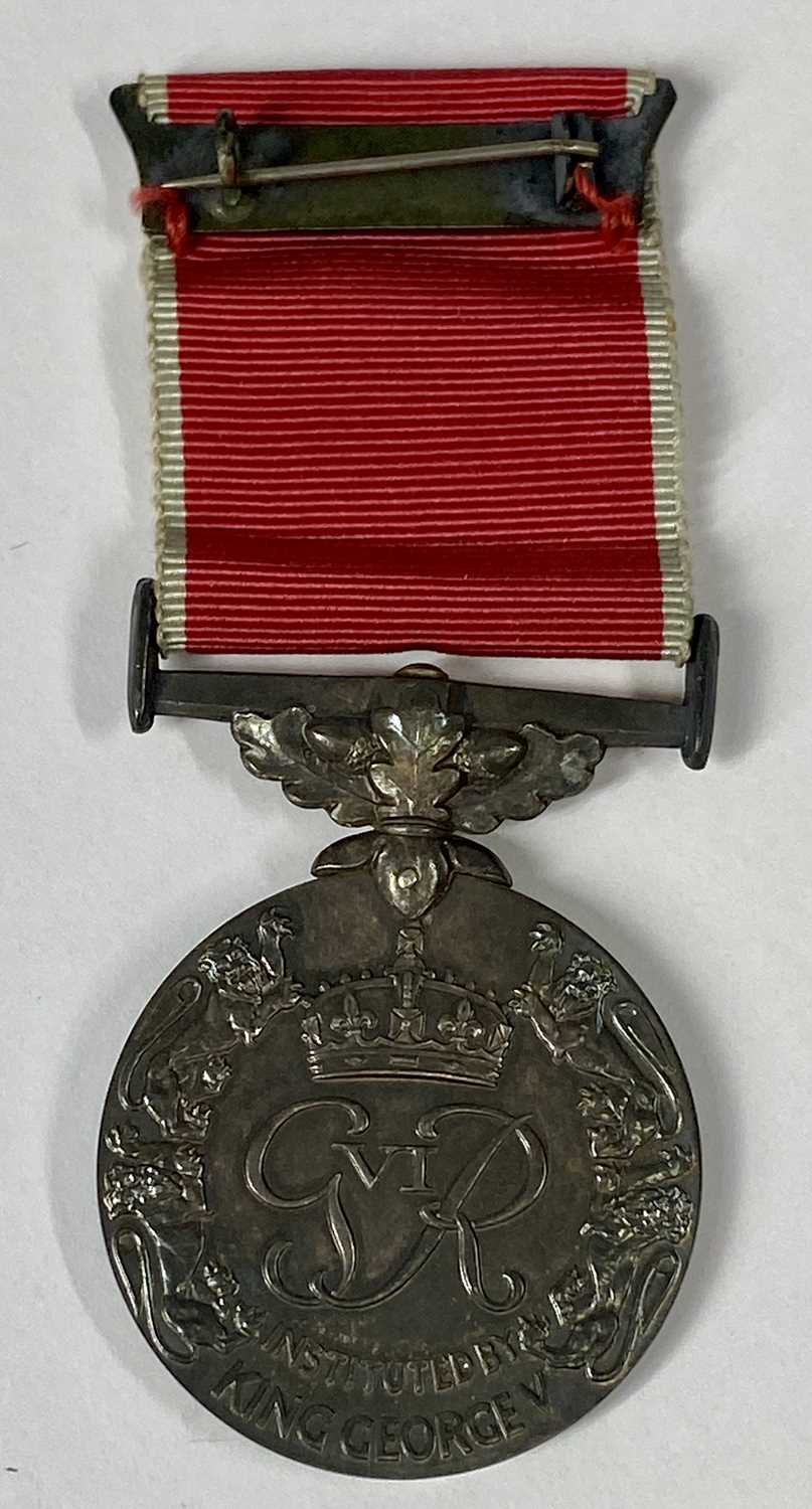 KING GEORGE V BRITISH EMPIRE MEDAL - awarded to Edward R Jones, with spare ribbon, in original Royal - Bild 3 aus 5