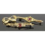 9CT GOLD BROOCHES (3) - to include a garnet set bar brooch, 5cms, garnet and seed pearl set bar