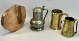 AN ANTIQUE PEWTER TAPPIT HEN – STYLE LIDDED TANKARD/MEASURE – 21cms H, a heavy bronze pint mug,