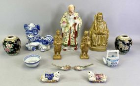 MODERN CHINESE POTTERY & PORCELAIN COLLECTABLES GROUP – to include a blue and white temple lion