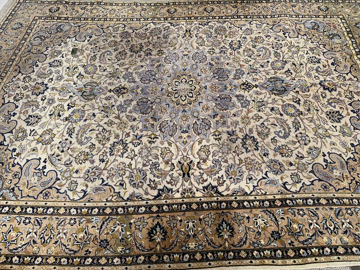 LARGE EASTERN STYLE RUG - multiple bordered with tasselled ends, mainly beige and blue ground with - Image 3 of 3