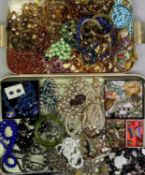 GOOD QUALITY BEADWORK NECKLACES & OTHER JEWELLERY BY TRIFARI & OTHER MAKERS - Venetian type,
