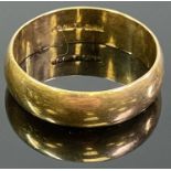 9CT GOLD MEN'S WEDDING BAND - hallmarked London 1977, Size Z+1, 6.5grms