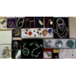 40 PLUS PIECES OF MAINLY BOXED SILVER JEWELLERY - quality items include necklaces, earrings,