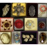 LARGE MIRACLE, EXQUISITE & OTHER BRAND COSTUME JEWELLERY BROOCHES (12) - including a colourful