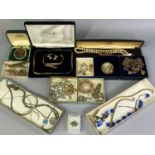 GOLD TONE, SILVER TONE, SIMULATED PEARLS and other vintage costume jewellery group