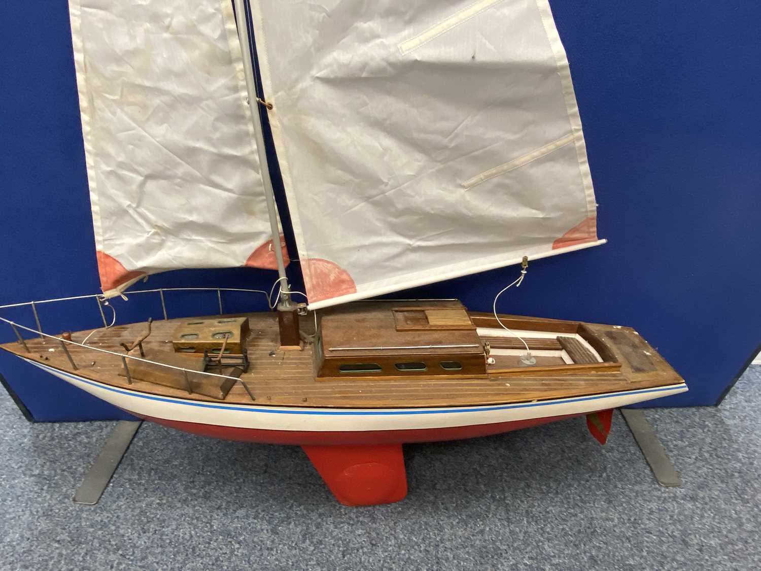 SCALE MODEL YACHT - 'Del Bach', of wooden construction, with cream and red hull, red weighted keel - Image 4 of 5