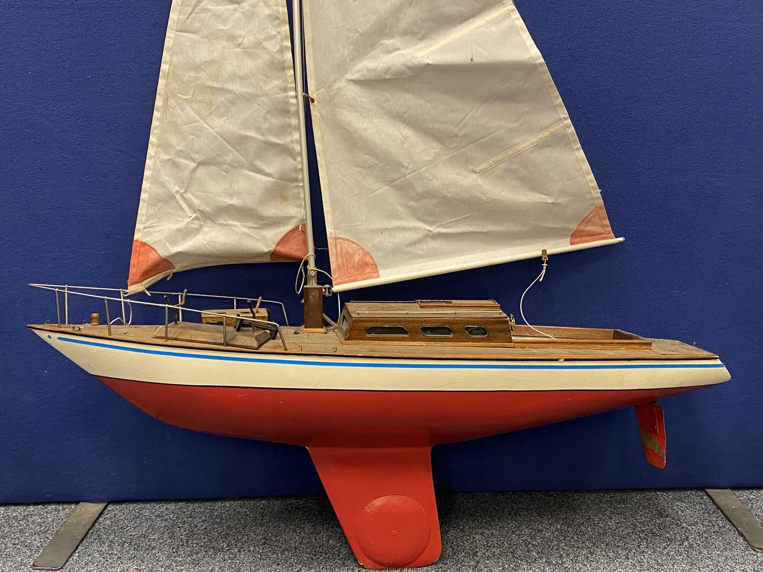 SCALE MODEL YACHT - 'Del Bach', of wooden construction, with cream and red hull, red weighted keel - Image 3 of 5