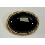 9CT GOLD ANTIQUE STYLE OVAL BROOCH - set with black cabochon stone, 28 x 21mm, 6.9grms