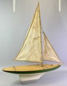 LARGE 'STAR' POND YACHT - BR4 'Comet', approx 76cms L