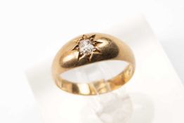 GOLD GYPSY RING WITH OLD-CUT DIAMOND, diamond approx. 4mm x 4mm, approx. gross wt. 4.5g Comments: