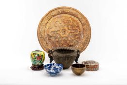 ASIAN PORCELAIN AND METALWARE, comprising small Chinese ginger jar and stand, printed Arita kikugata