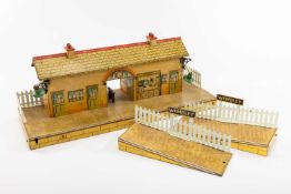 HORNBY O GAUGE TINPLATE No. 4E 'WAYSIDE STATION WEMBLEY', with speckled platform, open entry-way and