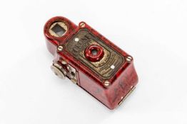 VINTAGE CORONET 'MIDGET' 16mm red bakelite miniature camera, 6cm h Comments: small broken door