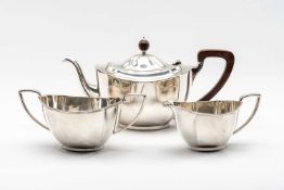 GEORGE VI SILVER TEA SET, comprsing coffee pot, jug, and treen, Birmingham, 1939, wt. 33.0 ozt