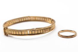 9CT GOLD WEDDING RING AND BRACELET, wedding ring stamped '375', bracelet stamped '9k', tot. wt.