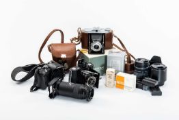 ASSORTED DIGITAL & VINTAGE FOLDING CAMERAS, DIGITAL LENSES & OLD DARKROOM ACCESSORIES, including