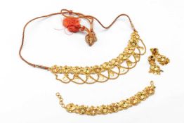 INDIAN YELLOW GOLD PARURE comprising gem-set headdress (maang tikka), matching bracelet and pair
