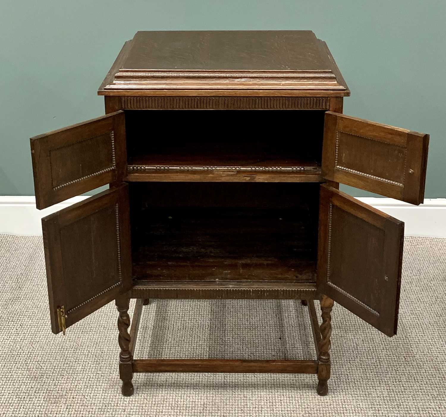 OAK GRAMOPHONE CABINET - early 20th Century, with lift-up lid over double cupboards with four doors, - Image 4 of 4