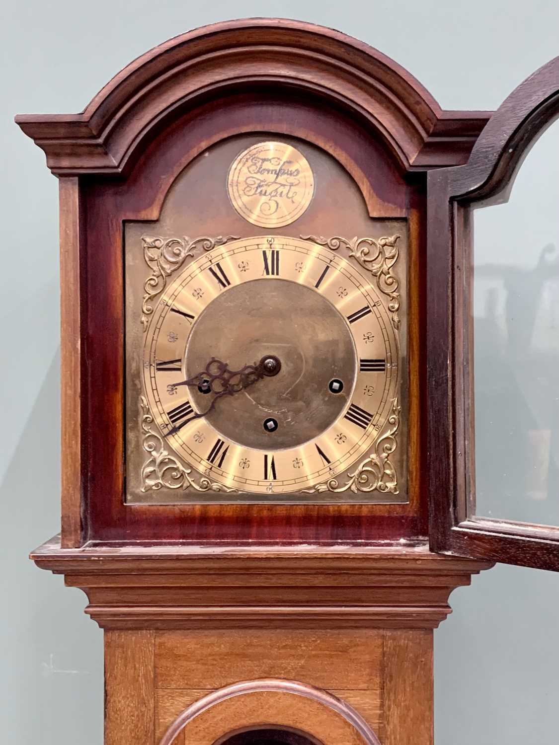 REPRODUCTION MAHOGANY CASED GRANDMOTHER CLOCK - having a Tempus Fugit brass dial set with Roman - Image 2 of 5