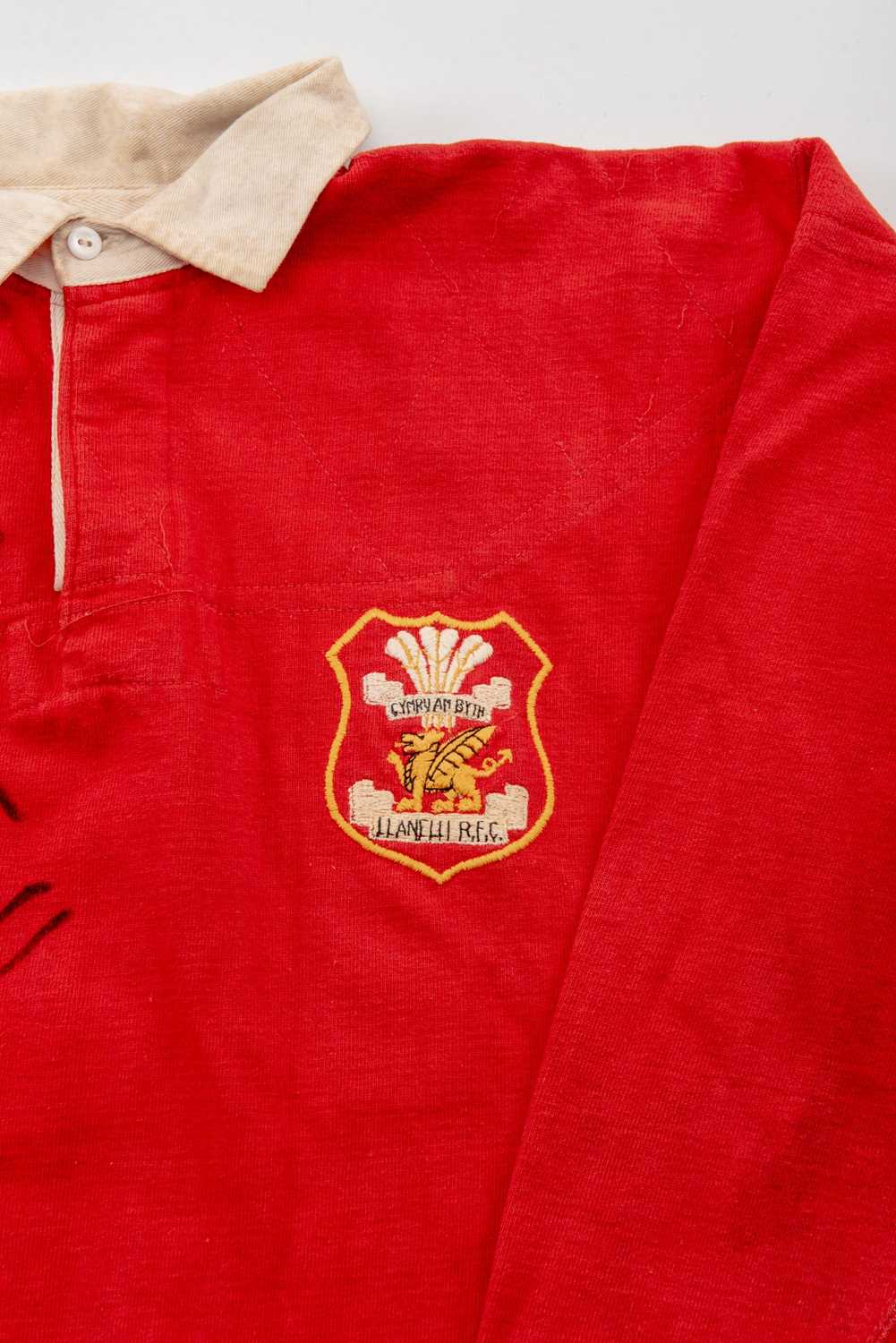 PHIL BENNETT | LLANELLI RFC 1974/75 Llanelli Rugby Union red jersey with white collar believed to be