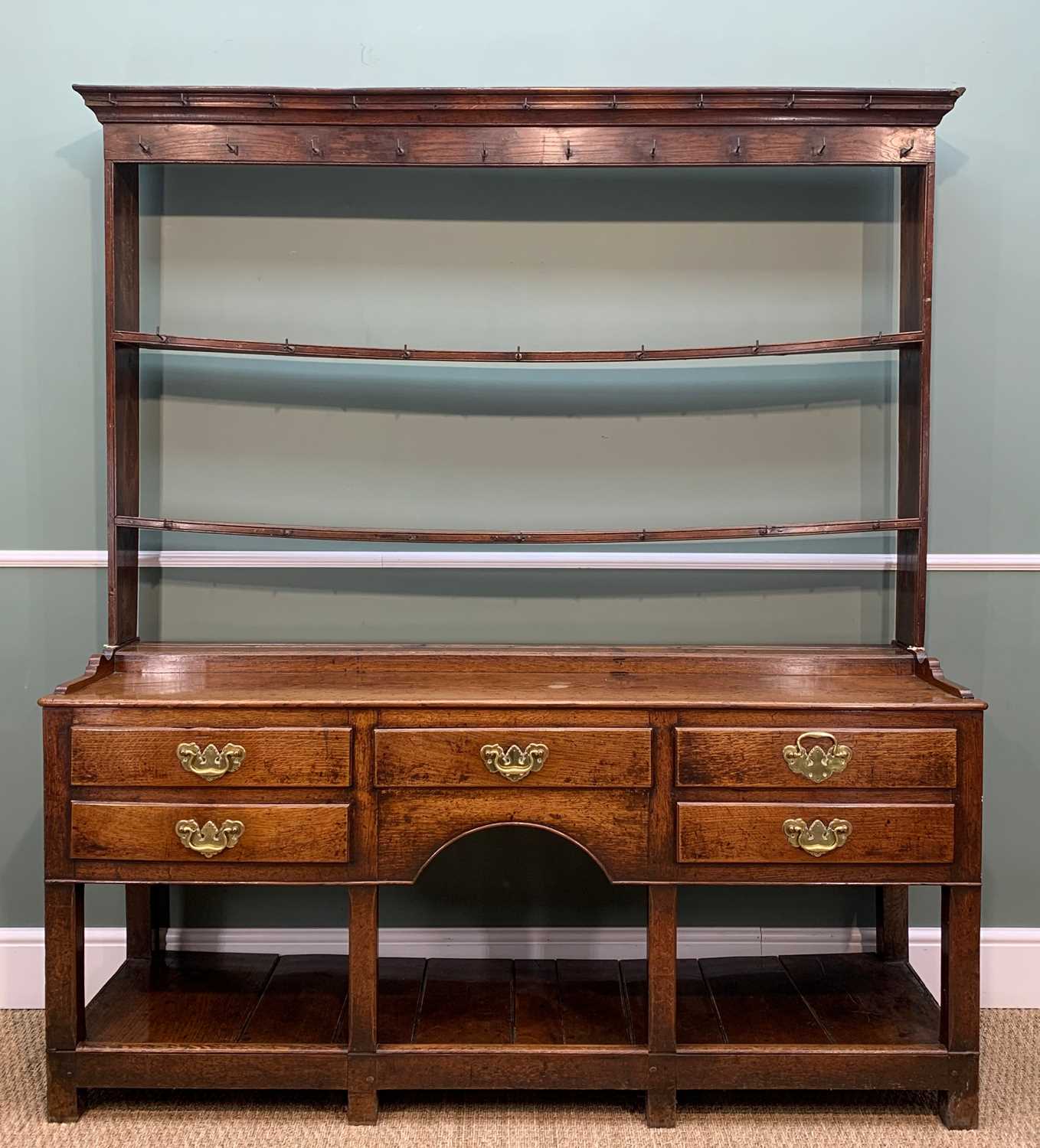 LATE 18TH CENTURY JOINED OAK SOUTH WALES HIGH DRESSER, open rack with shaped cornice fitted with - Bild 4 aus 4