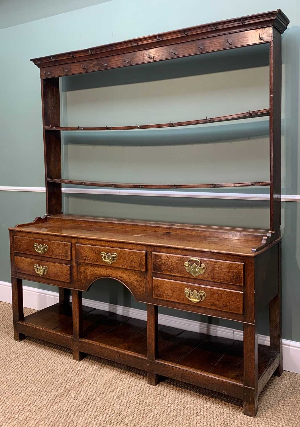 LATE 18TH CENTURY JOINED OAK SOUTH WALES HIGH DRESSER, open rack with shaped cornice fitted with - Bild 2 aus 4