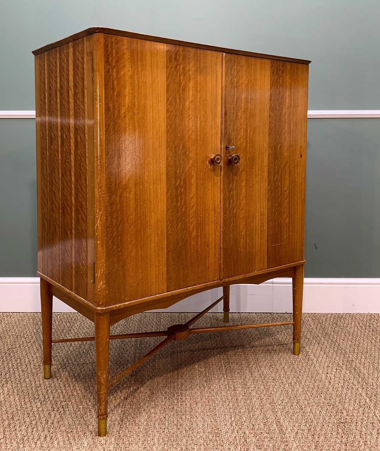 SHIRLEY SLATER FOR HEALS 'C5048' EUCALYPTUS & YEW BEDROOM SUITE, c. 1952, comprising wardrobe 187h x - Image 11 of 18