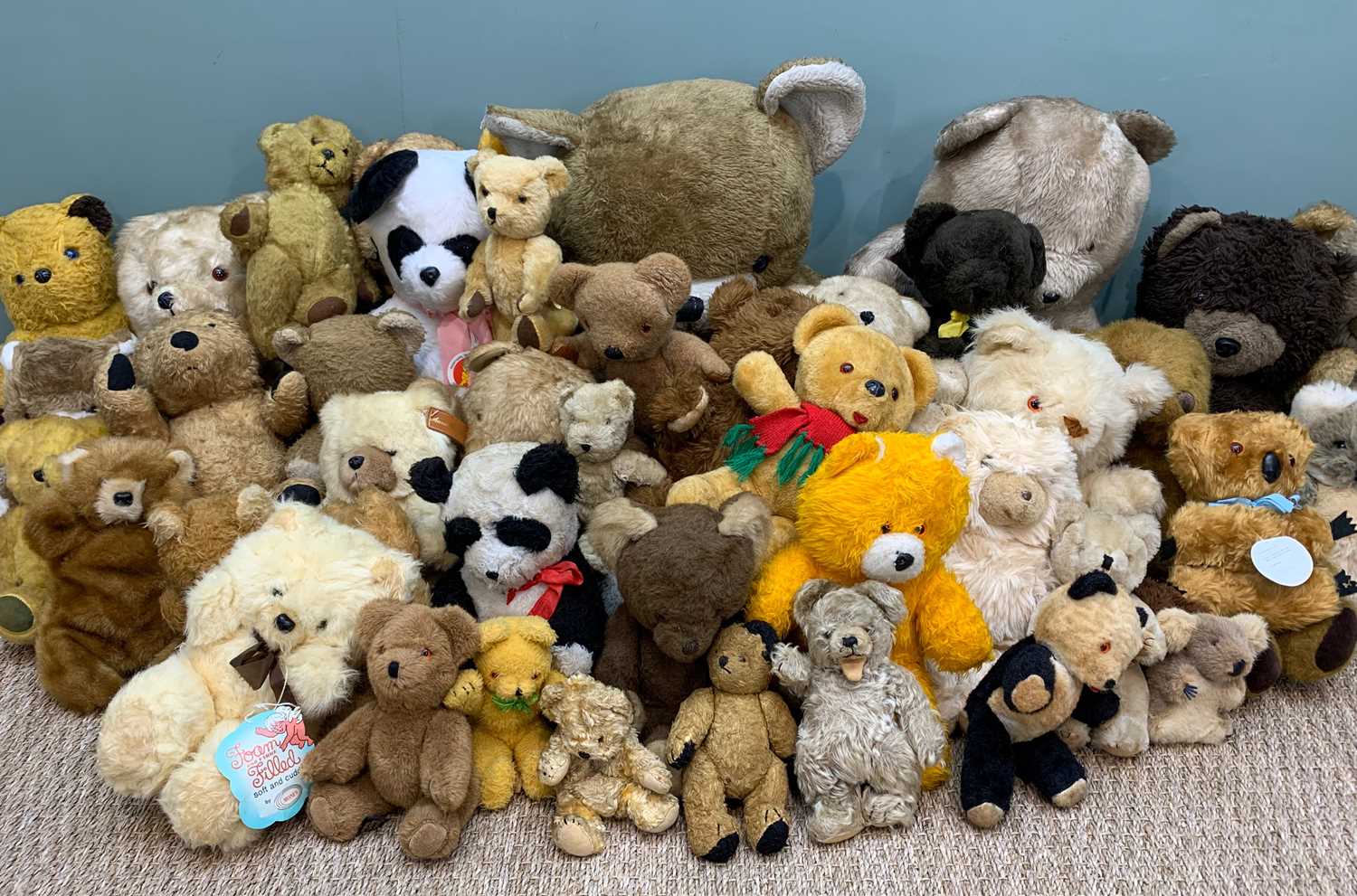 ASSORTED LARGE TEDDY BEARS (qty)