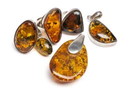 SILVER SET AMBER JEWELLERY comprising three rings, two pendants and a pair of earrings (7)