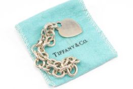 TIFFANY & CO STERLING SILVER BRACELET, circle link with heart pendant, in baby blue Tiffany & Co