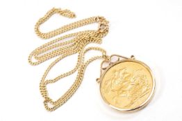 1901 GOLD SOVEREIGN IN 9CT GOLD MOUNT & CHAIN, gross wt. 12.19g approx