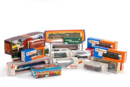 ASSORTED 'H0/00' GAUGE TRAINS, including Marklin 3310 DB class 4-6-2 locomotive and tender,