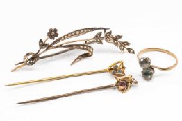 ASSORTED JEWELLERY comprising 9ct gold two stone twist shank ring stamped 'Ciro', 9ct gold seed