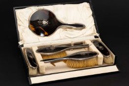 GEORGE V TORTOISESHELL & SILVER 7-PIECE TOILETTE SET, Collet & Anderson, London 1925, comprising