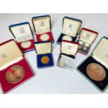 ASSORTED COLLECTABLE CASED COINS & MEDALLIONS, including Royal Mint commemorative bronze