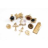 ASSORTED GOLD JEWELLERY comprising 9ct gold bloodstone, carnelian, and onyx revolving fob, 9ct