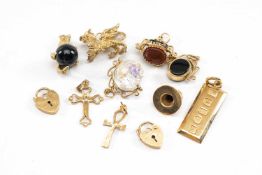 ASSORTED GOLD JEWELLERY comprising 9ct gold bloodstone, carnelian, and onyx revolving fob, 9ct