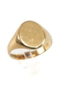 18CT GOLD SIGNET RING, unengraved, ring size T, 6.1gms Provenance: private collection Ceredigion