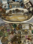 GOOD, MAINLY COSTUME JEWELLERY COLLECTION - Victorian and later to include a fine feta link 9ct gold