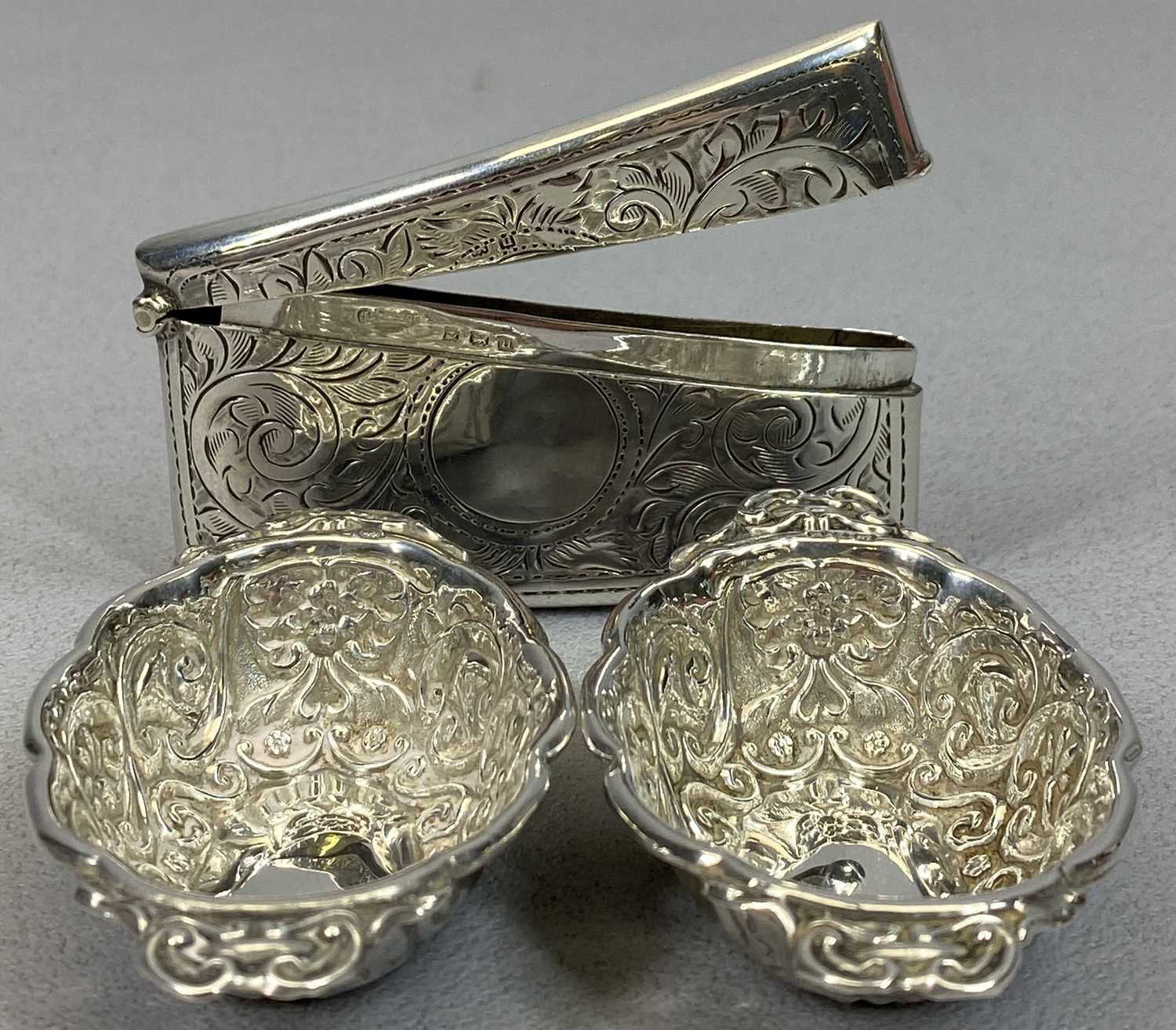 SMALL SILVER - 9 pieces to include a chase decorated, slightly curved, calling card case, Birmingham - Image 2 of 2