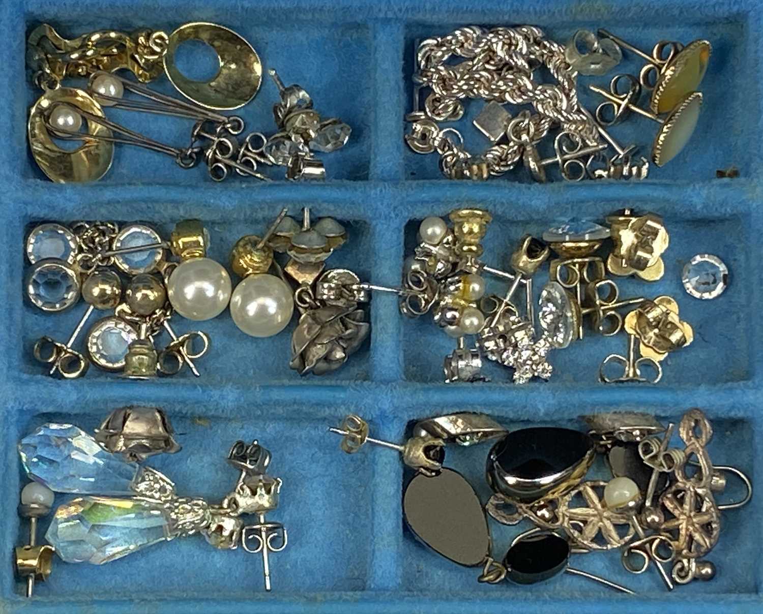 VICTORIAN & LATER SILVER & SILVER TONE JEWELLERY - 16 and 9 items respectively to include a half - Image 3 of 4