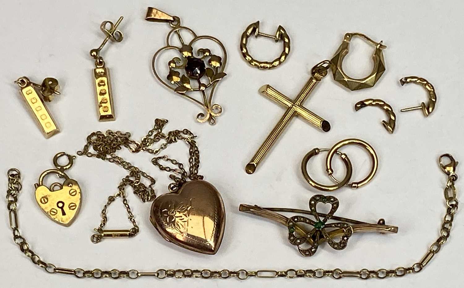 VICTORIAN & LATER 9CT GOLD & OTHER JEWELLERY GROUP - a mixed quantity to include a seed pearl set