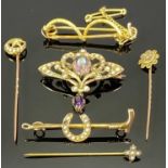 9CT GOLD & OTHER ANTIQUE JEWELLERY, 6 ITEMS - to include an amethyst and seed pearl brooch, 3.5cms