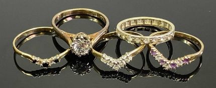 9CT GOLD DRESS RINGS (4) and an unmarked eternity ring, all having white and colourful paste