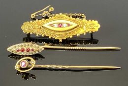 VICTORIAN 15CT GOLD & OTHER JEWELLERY ITEMS (3) - to include a Chester 1894 bar brooch with two