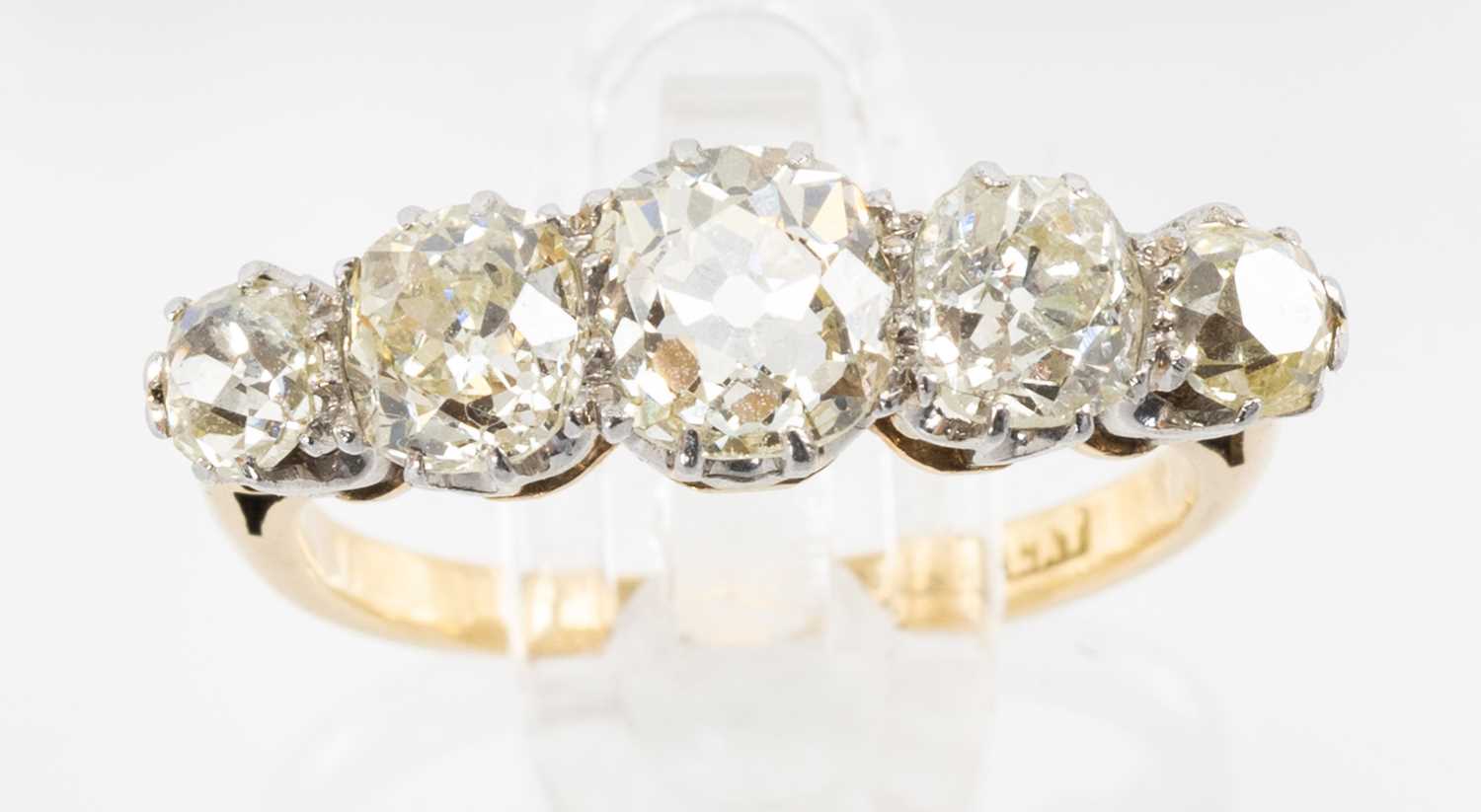 18CT GOLD & PLATINUM FIVE STONE DIAMOND RING, the five graduated old European cut stones measuring - Image 2 of 2