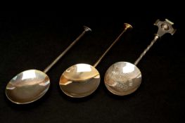 9CT GOLD & SILVER 'JERSEY' COMMEMORATIVE SPOONS, each commissioned by C.T. Maine Ltd., comprising