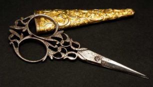 GEORGE III GOLD SCISSOR CASE WITH ASSOCIATED PAIR STEEL SCISSORS, London c. 1760, chased with C-